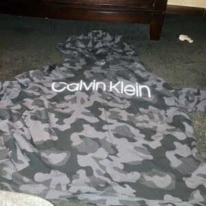 Super cute cute women’s lightweight cotton, Calvin Klein camo hoodie!!!
